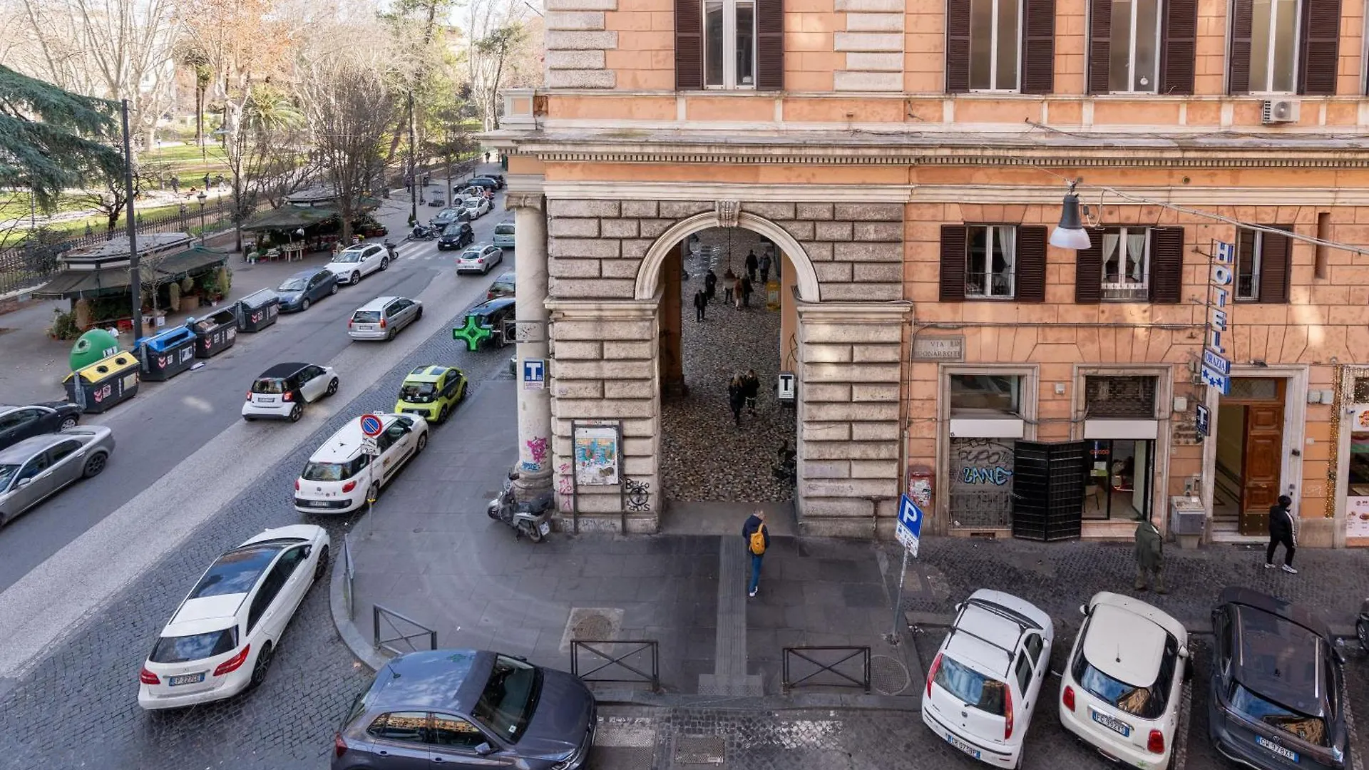 Drago D'Oro Guesthouse - Accross From Metro Vittorio Emanuele Itálie