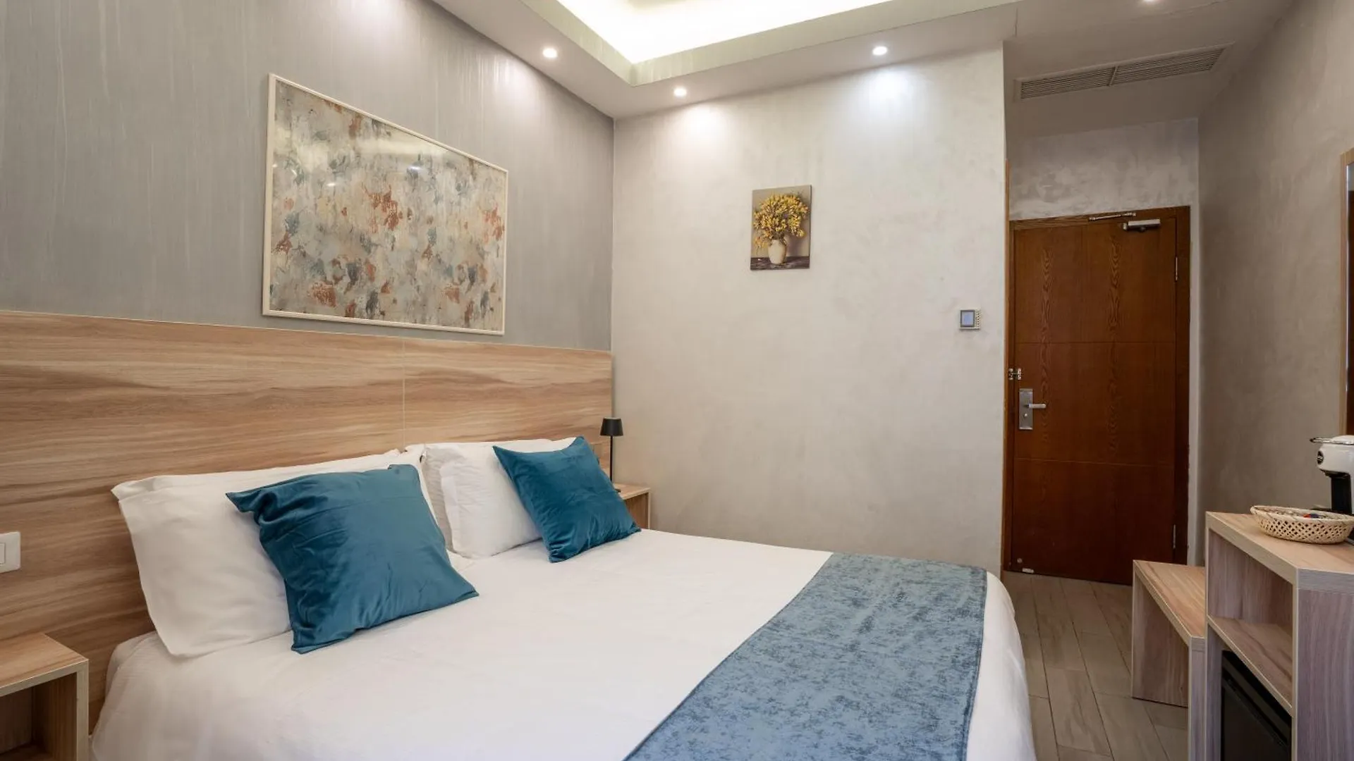 Drago D'Oro Guesthouse - Accross From Metro Vittorio Emanuele Bed & Breakfast