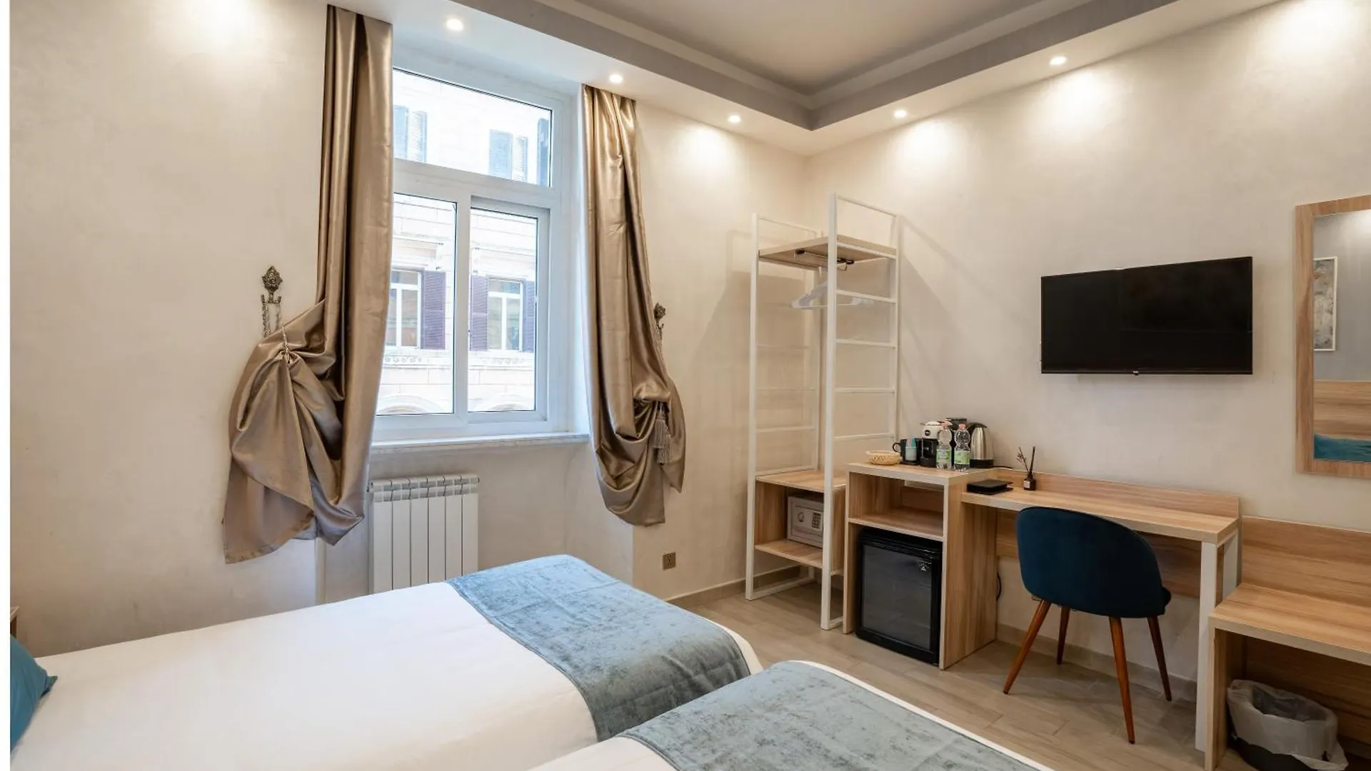 Bed & Breakfast Drago D'Oro Guesthouse - Accross From Metro Vittorio Emanuele
