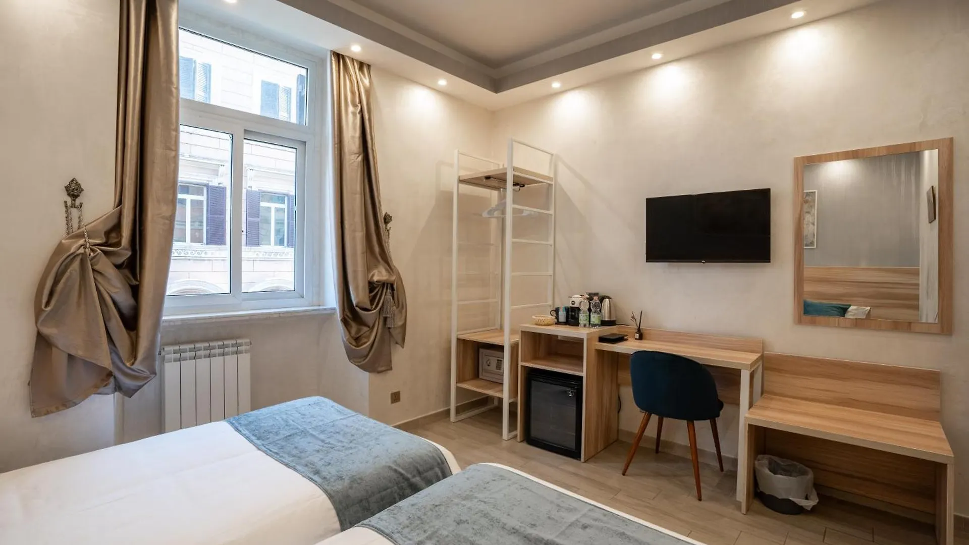 Drago D'Oro Guesthouse - Accross From Metro Vittorio Emanuele Bed & Breakfast