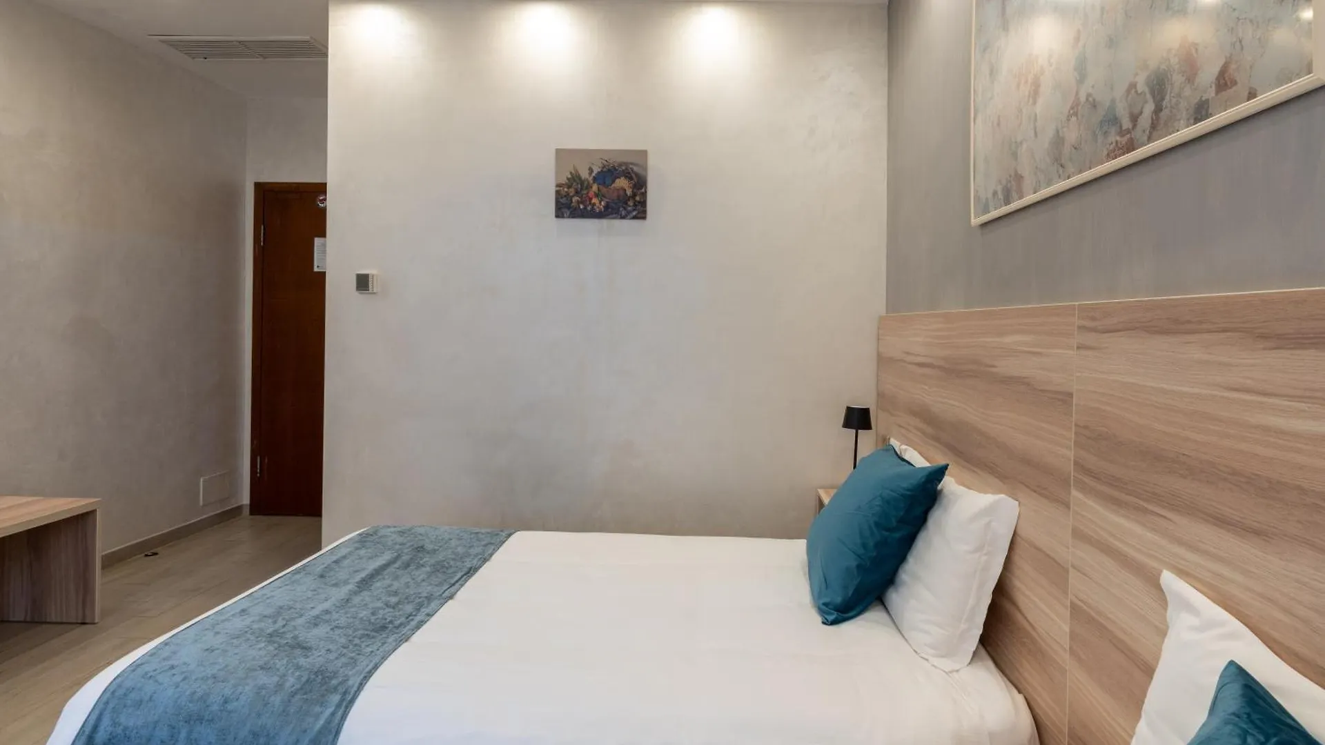Drago D'Oro Guesthouse - Accross From Metro Vittorio Emanuele Bed & Breakfast